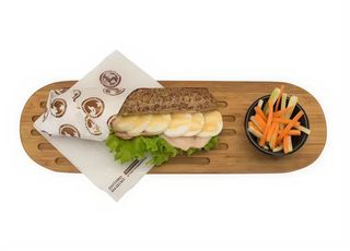 Сандвич с пилешко роле и яйце (300г)