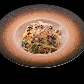 ПАСТА СЪС СЬОМГА И ГРИЛОВИ ТИКВИЧКИ