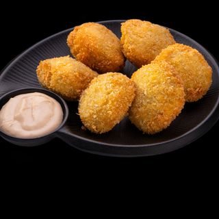 КЮФТЕНЦА ОТ КИНОА С ЧЕСНОВ СОС