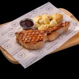 КРАЛСКИ КОТЛЕТ С ПЕЧЕНИ КАРТОФИ