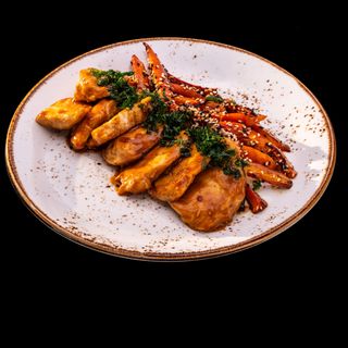 ПИЛЕШКИ СКАЛОПИНИ СЪС СОС ПЕЧЕНО, ГЛАЗИРАНИ МОРКОВИ И СУСАМ