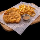 МЮНХЕНСКИ ШНИЦЕЛ С ПЪРЖЕНИ КАРТОФИ