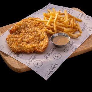 МЮНХЕНСКИ ШНИЦЕЛ С ПЪРЖЕНИ КАРТОФИ