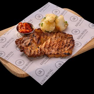 ОКРЕХКОТЕНА ВРАТНА ПЪРЖОЛА С ПЕЧЕНИ КАРТОФИ