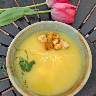 Картофена крем супа с домашни крутони