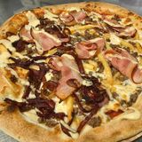 БУРГЕР ПИЦА С МЛЯНО ТЕЛЕШКО И БЕКОН 720 гр.