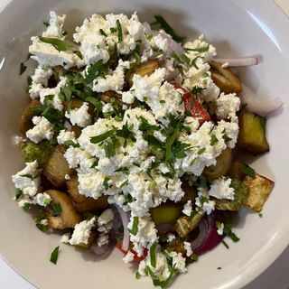 Селска салата с печени зеленчуци (400г)