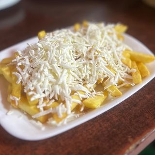 Пържени картофи със сирене (280г)