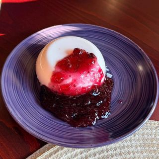 Панакота с боровинков конфитюр