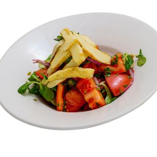 Салата от домати с печено сирене халуми (380г)