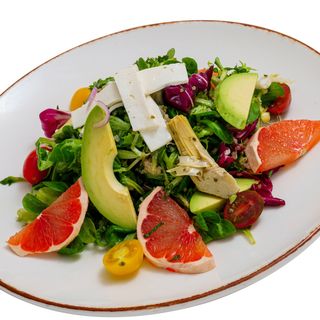 Салата с Киноа и Авокадо (400)гр.