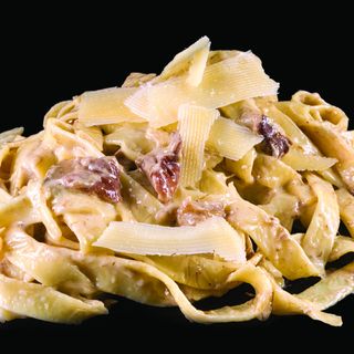 Талиатели с трюфел, манатарки и пармезан (300г)