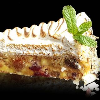 Бадемова торта със сушени плодове (130г)