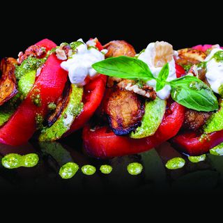 Салата с розов домат и сирене котидж (380г)