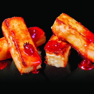 Кашкавалчета на плоча със сладко от ягоди (240г)