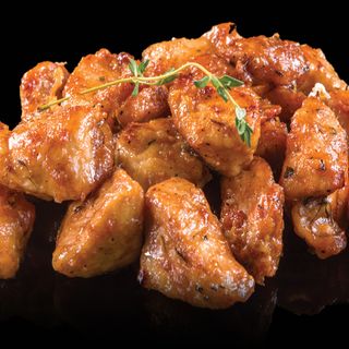 Ароматни пилешки късчета с мащерка (300г)