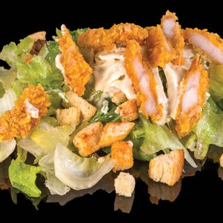 Салата цезар с хрупкаво пиле (450г)