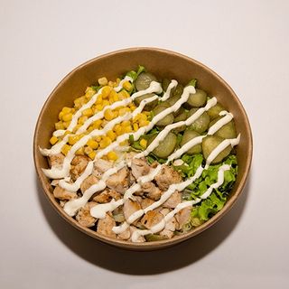 Салата с печено месце