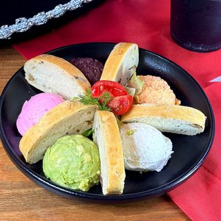 TRIPLE COLD STARTERS "TRES BOCALLOS"