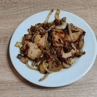 Свински карета с печен лук (300г)