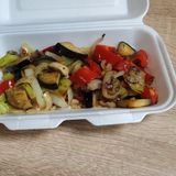 Пилешко филе поднесено със задушени зеленчуци (400г)