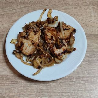 Свински карета с печен лук