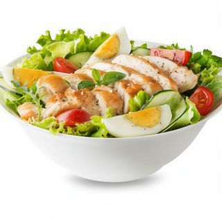 Салата Цезар с панирани пилешки филенца (350г)