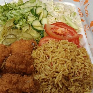 ПОРЦИЯ КРИЛЦА С ОРИЗ И САЛАТИ