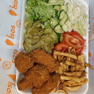 Порция крилца с пържени картофи + кока кола кен 0.330 мл