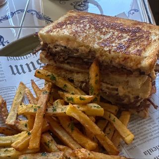 Клуб сандвич с печено телешко 