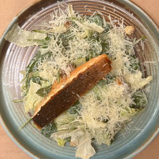 Салата Цезар с грилована сьомга