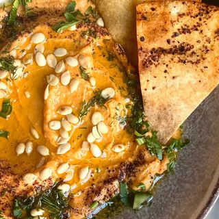 Хумус от печена тиква с Гриловано семе от диня