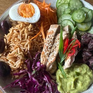 Протеинова купа с пилешко филе,басмати, гуакамоле