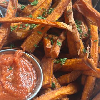 Пържен батат с доматен хрян