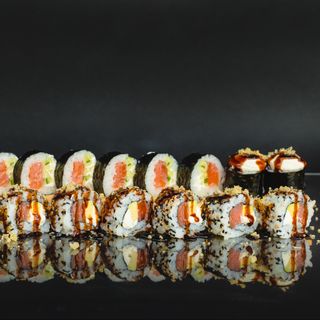 Суши сет пушена сьомга 18 бр.