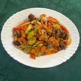 154.Люто патешко месо със зеленчуци (800г)