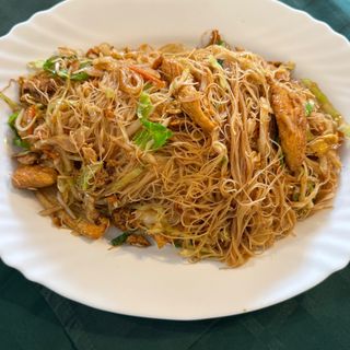 1766.Оризови спагети със пилешко зеленчуци и яйца