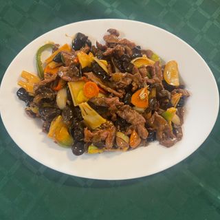 102.Телешко с китайски гъби бамбук и зеленчуци (800г)