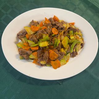 115.Телешко с кимион u зеленчуци(750г)