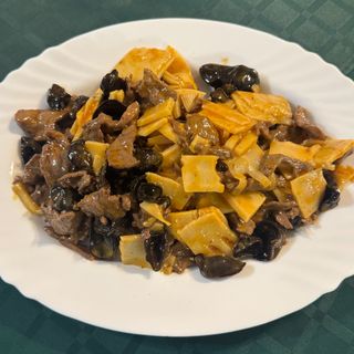 119.Телешко с китайски гъби бамбук (800г)