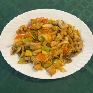 123.Пилешко с гъби печурки и зеленчуци (800г)