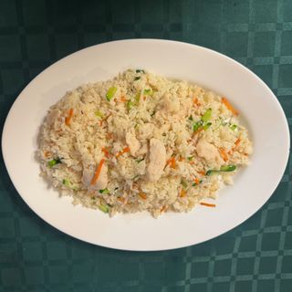 186.Пържен ориз с пилешко месо и зеленчуци (800г)