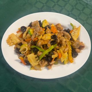 82.Свинско с китайски гъби, бамбук и зеленчуци (800г)