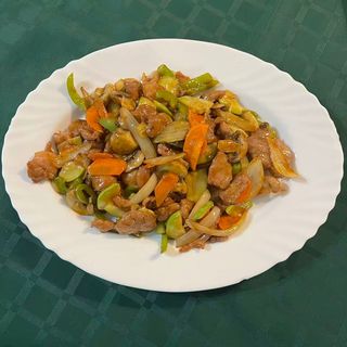 83.Свинско с печурки и зеленчуци (800г)