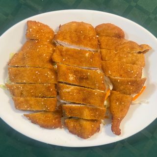 129.Хрупкаво пържено пилешко със зеленчуци (450г)