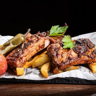 Глазирани ребра на скара с барбекю сос /400 г/