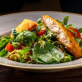 Свежи зелени салати с авокадо и бяла риба (350г)