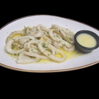 Задушени калмари с копър и чесън