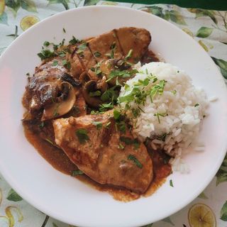 Свински флейки с гъбен сос