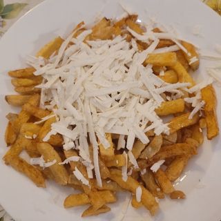 Домашни пържени картофи на тиган със сирене